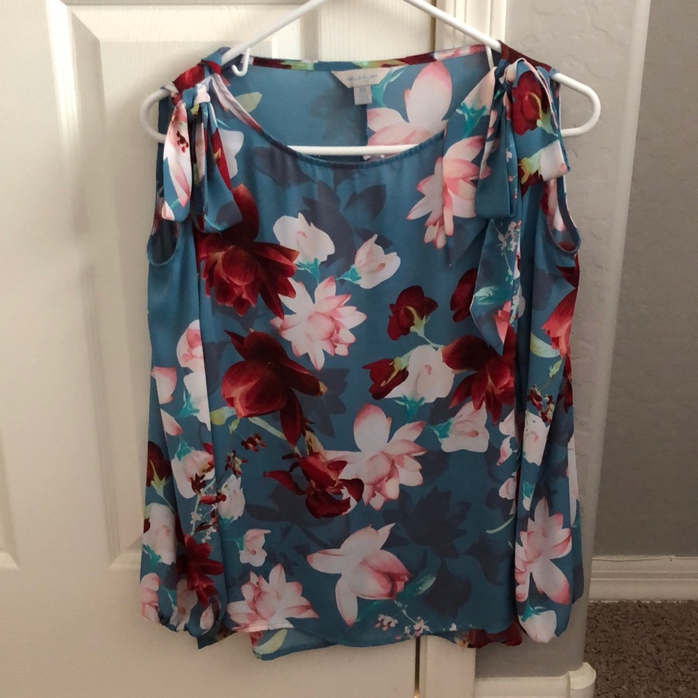 Floral blouse for women